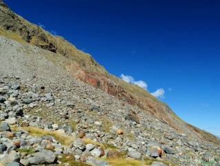 Glacially eroded rocks - Peiljoch trail - Stubai High Trail