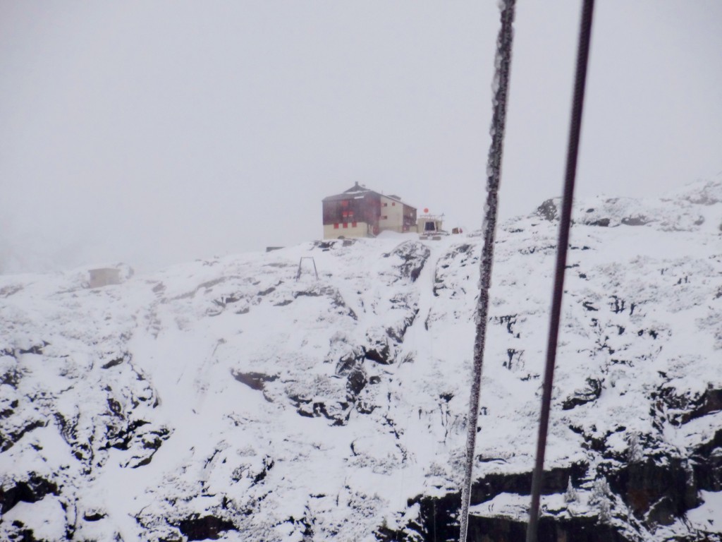 Die Sulzenauhütte im Schnee