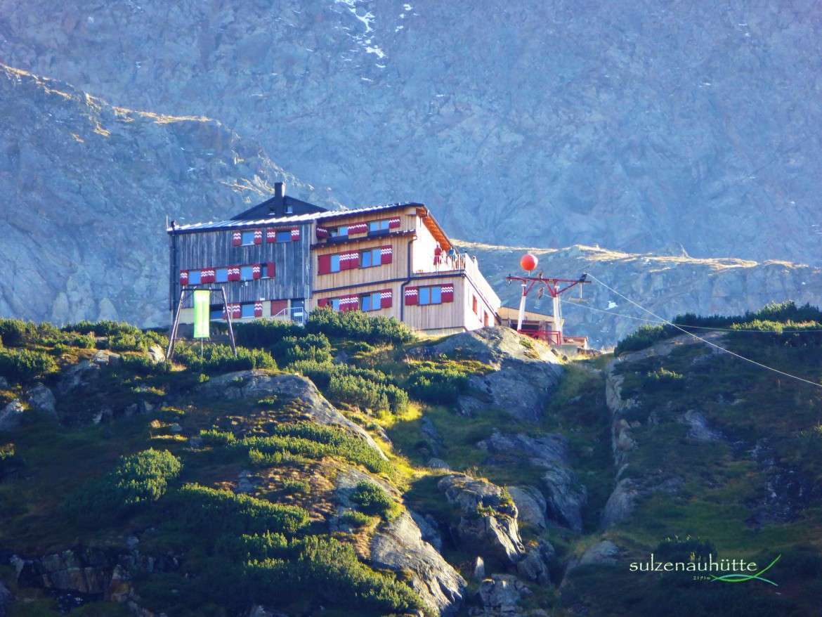 Sulzenau hut from Sulzenaubecken